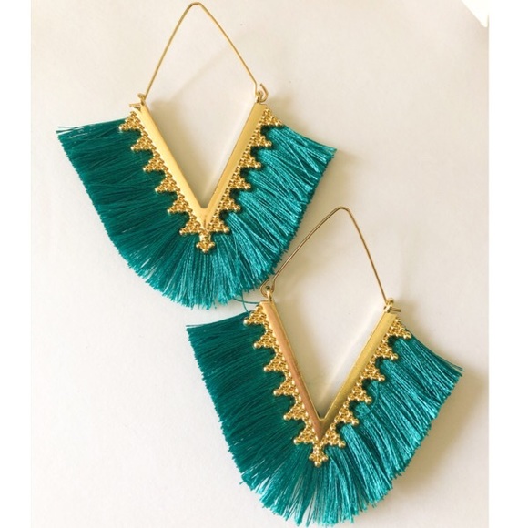 V-tassle earrings - Picture 4 of 5